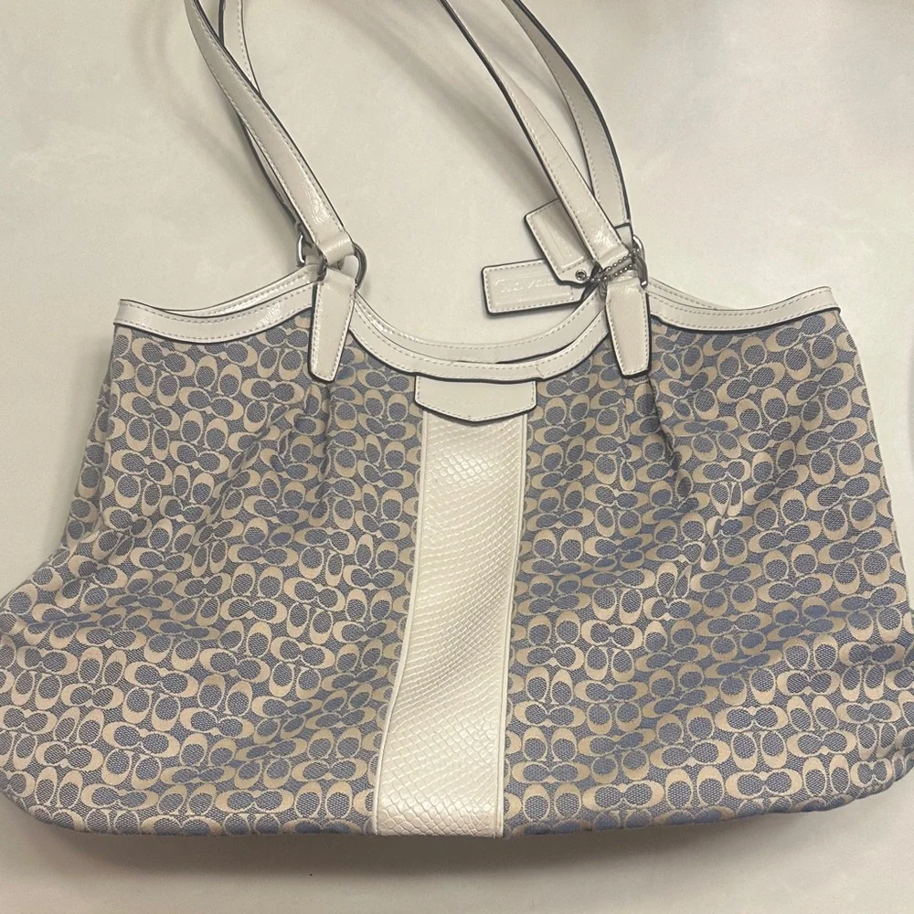 Coach Women's Shoulder Bag - Picture 1 of 9